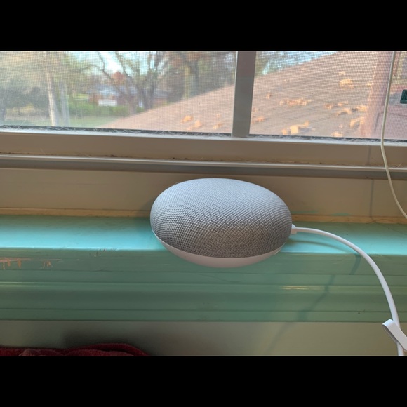 Google Home Mini - Picture 2 of 4